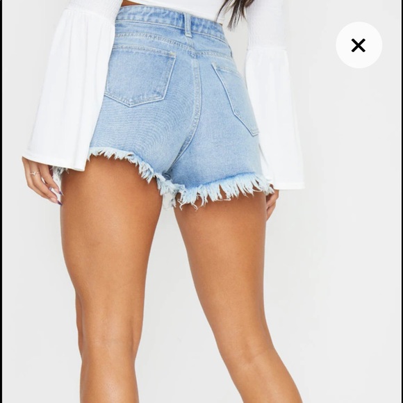 PRETTYLITTLETHING Light Blue Wash Ripped Denim Jean Shorts - Picture 3 of 3